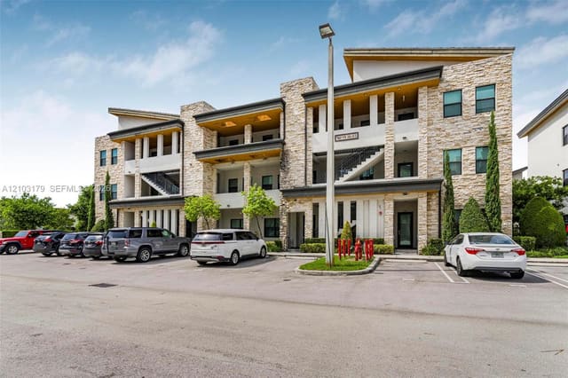 7865 NW 104th Avenue 33, Doral, FL 33178