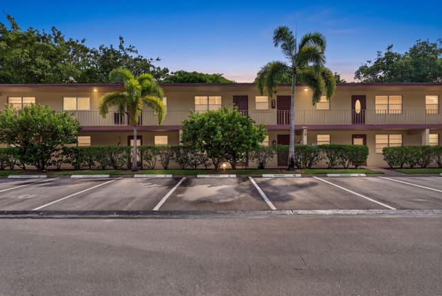 7490 NW 1st Street 104, Margate, FL 33063