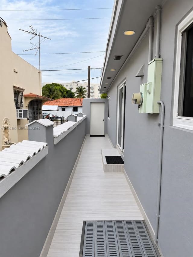 2x01 NW 4th Street A, Miami, FL 33125