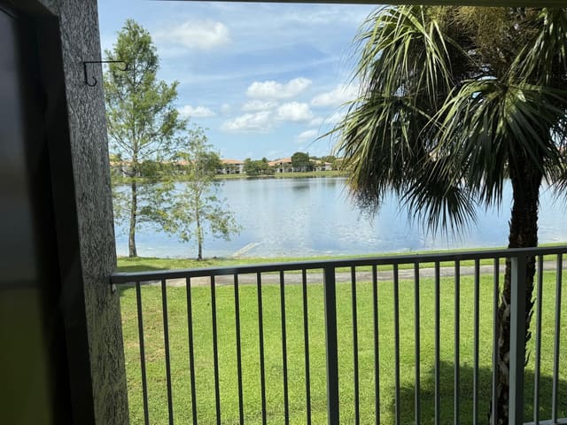 5061 WILES Road 202, Coconut Creek, FL 33073
