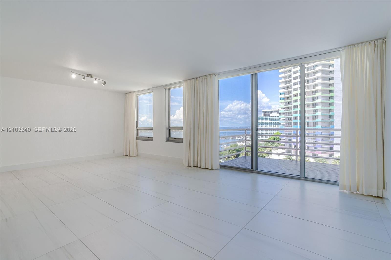 1541 Brickell Avenue C1008 — photo 2