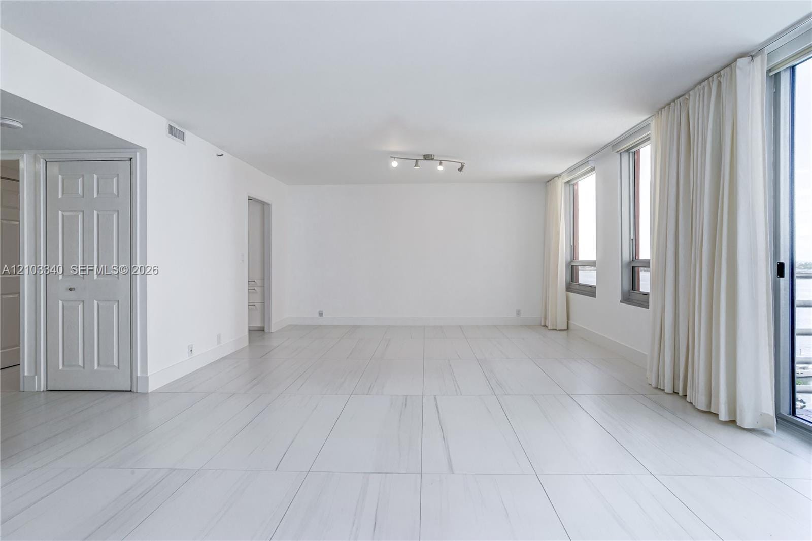 1541 Brickell Avenue C1008 — photo 3