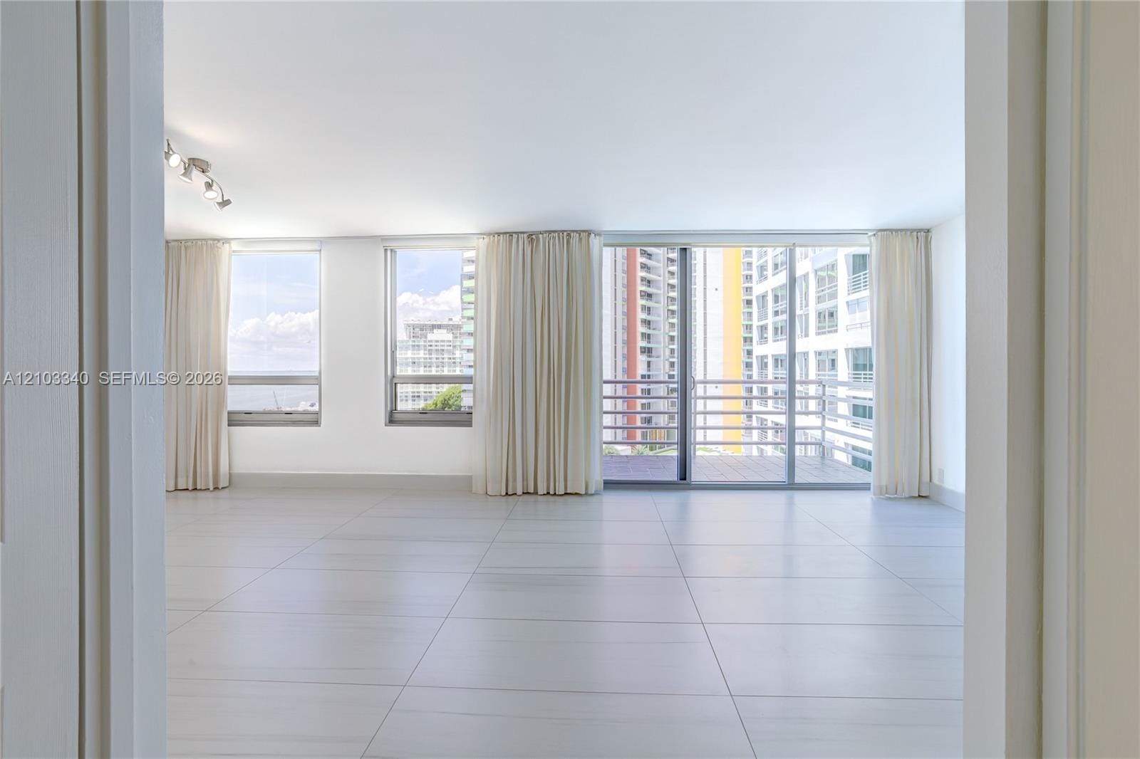 1541 Brickell Avenue C1008