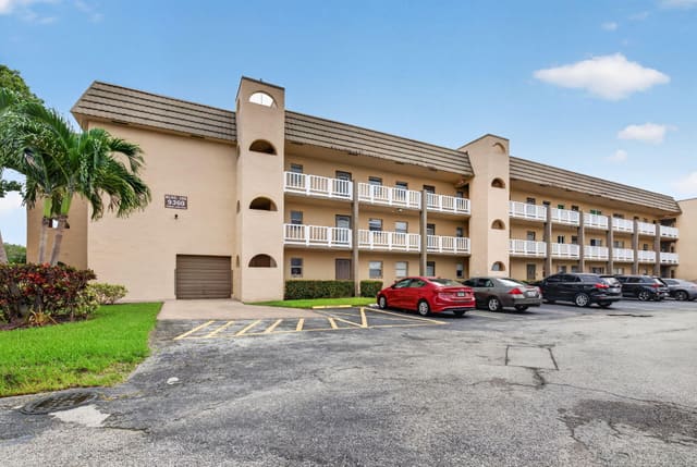 9360 Sunrise Lakes Boulevard Unit 108, Sunrise, FL 33322