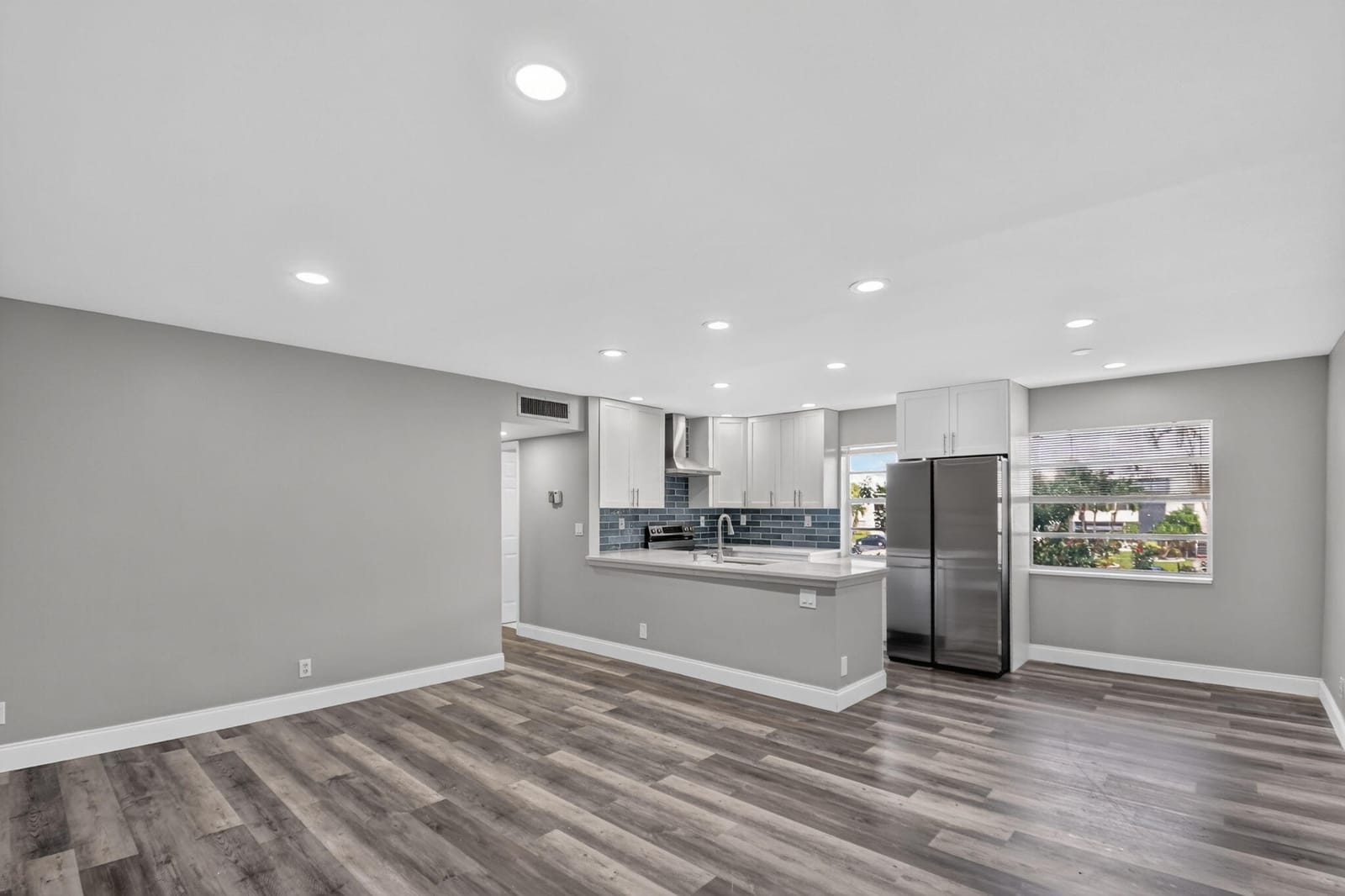 411 BURGUNDY I — photo 3