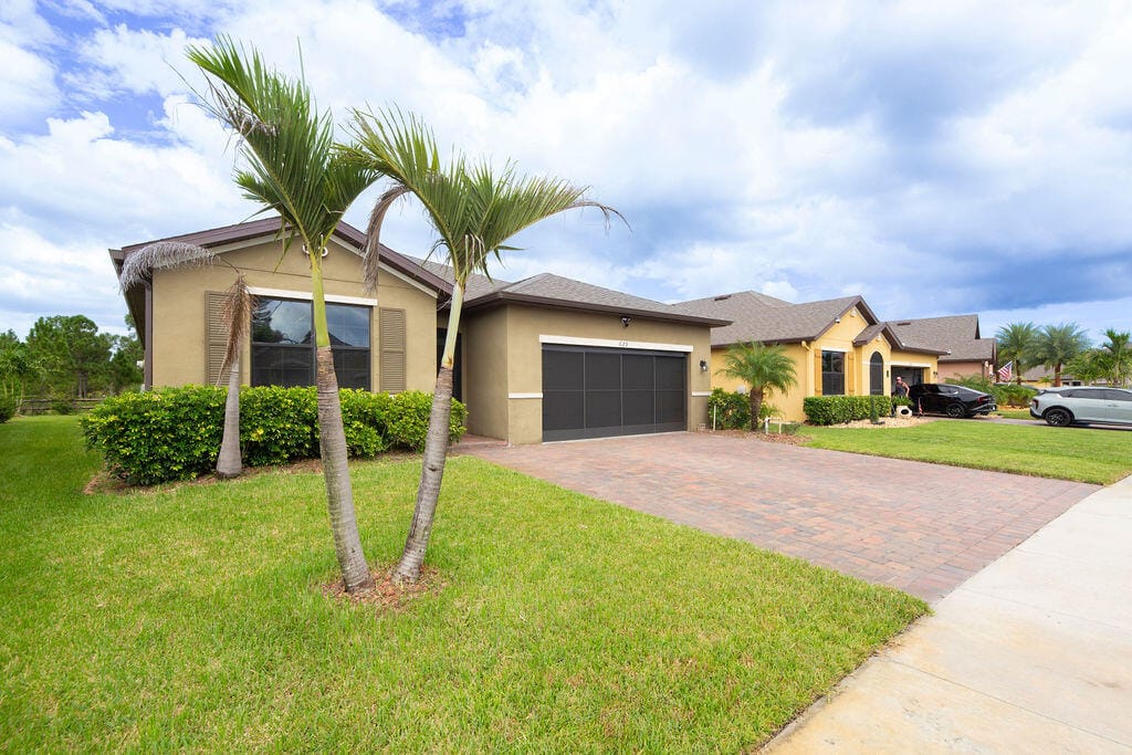 629 Old Country Rd SE, Palm Bay, FL 32909 photo 2