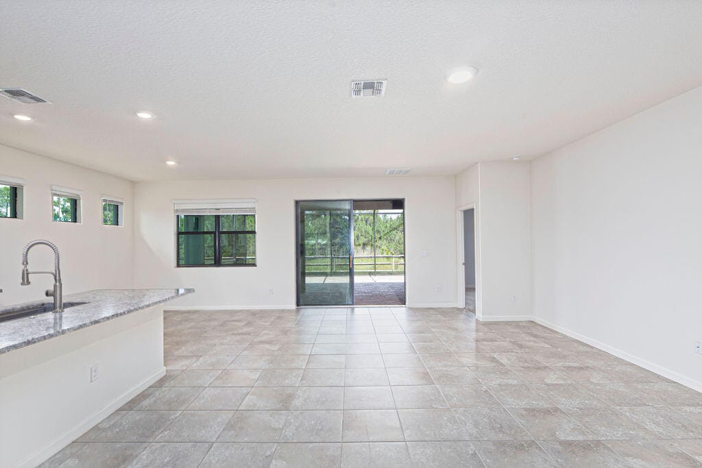 629 Old Country Rd SE, Palm Bay, FL 32909 photo 5