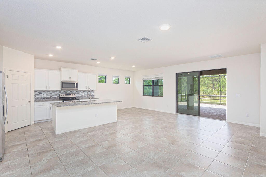 629 Old Country Rd SE, Palm Bay, FL 32909 photo 6