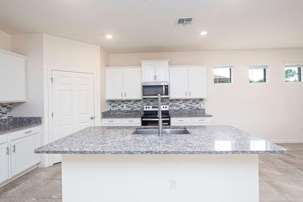 629 Old Country Rd SE, Palm Bay, FL 32909 photo 9