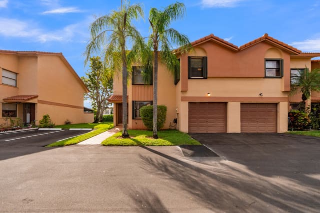 942 SW 113th Terrace, Pembroke Pines, FL 33025