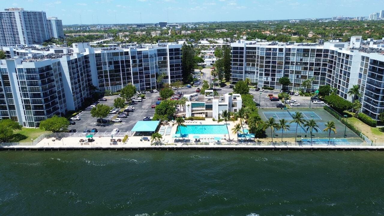 800 PARKVIEW Drive 317, Hallandale Beach, FL 33009 photo 2