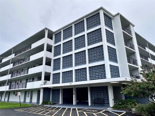 950 Hillcrest Drive 511, Hollywood, FL 33021