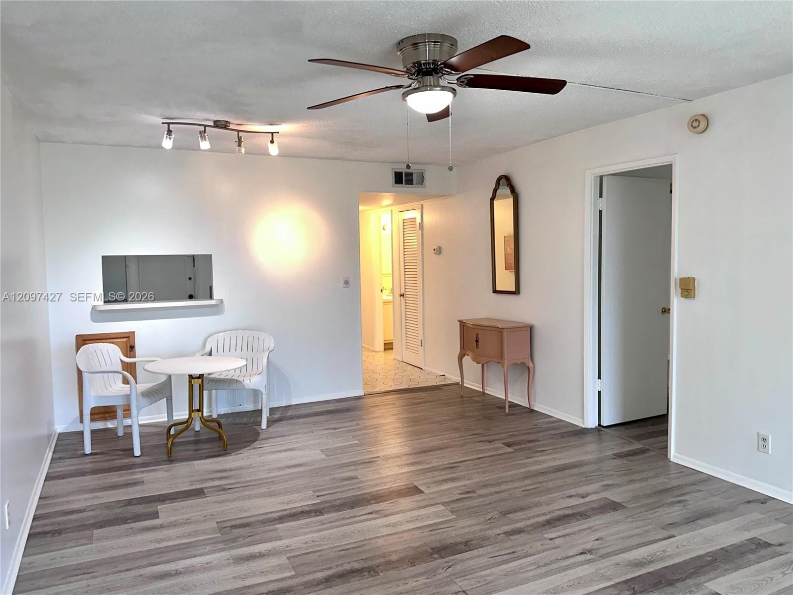 950 Hillcrest Drive 511 — photo 4