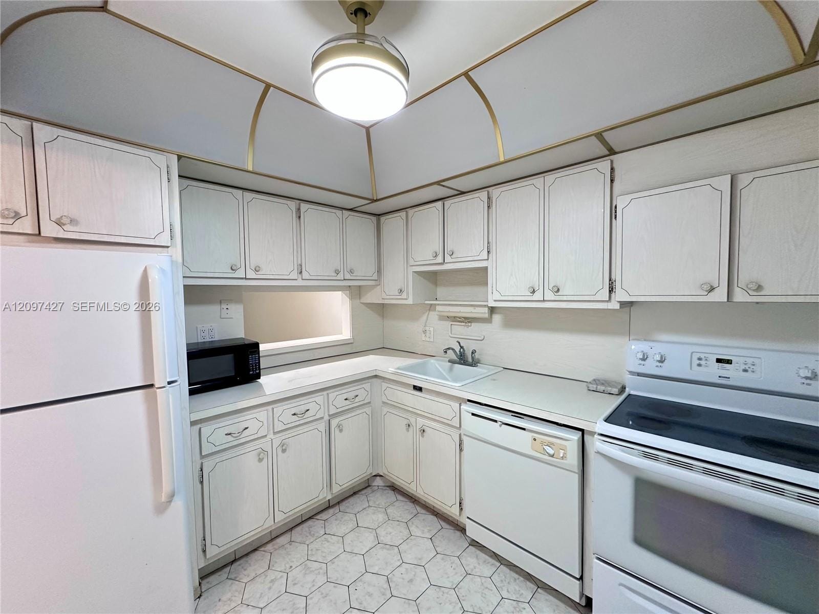 950 Hillcrest Drive 511 — photo 6