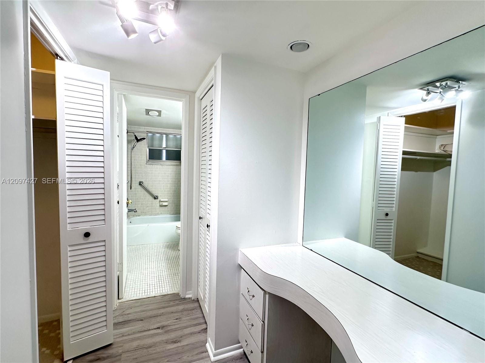 950 Hillcrest Drive 511 — photo 8