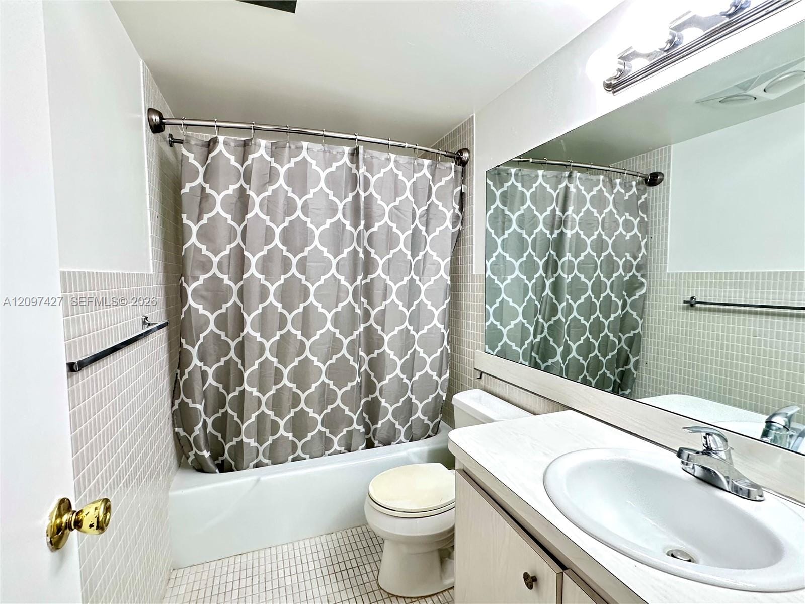 950 Hillcrest Drive 511 — photo 9