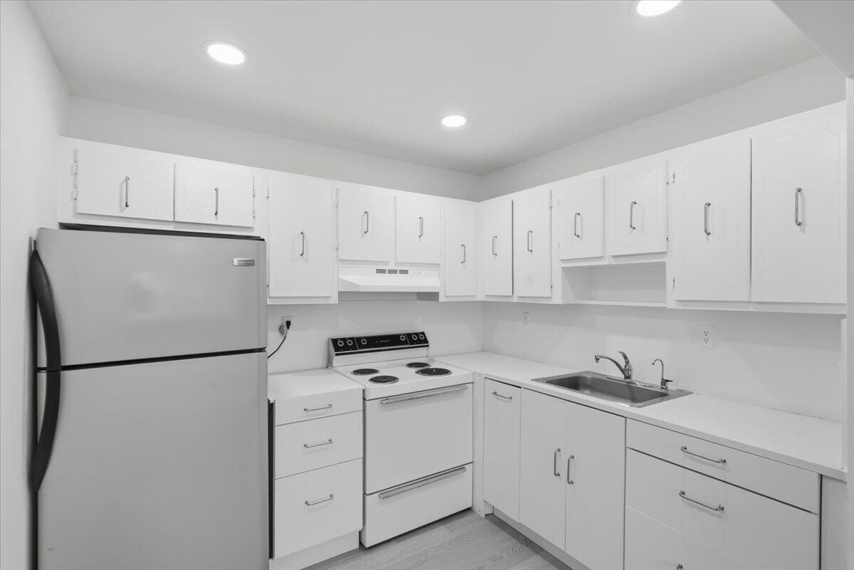 527 Normandy K, Delray Beach, FL 33484 photo 13