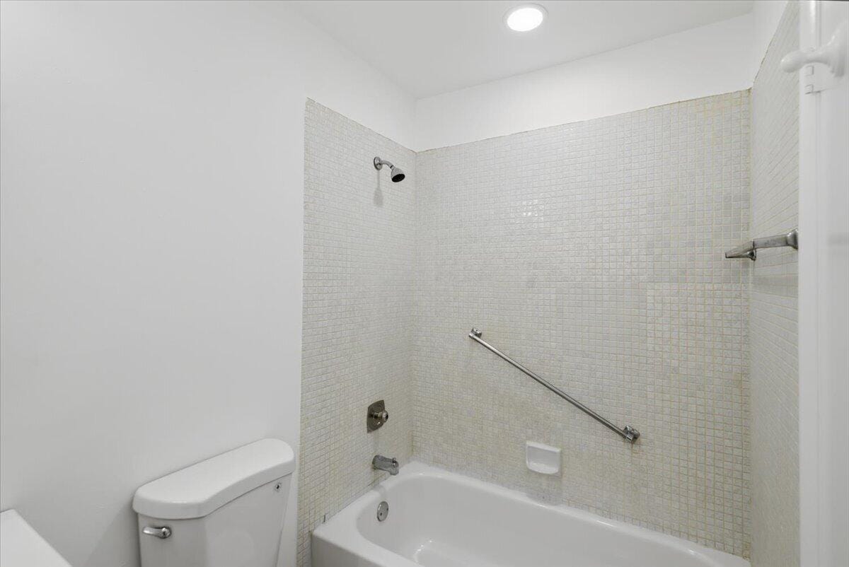 527 Normandy K, Delray Beach, FL 33484 photo 21