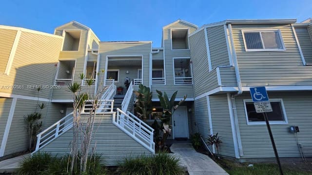 3401 NW 44th Street 201, Oakland Park, FL 33309