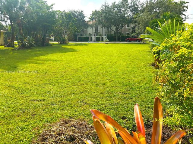 13 NE Ave 34th Court, Oakland Park, FL 33334