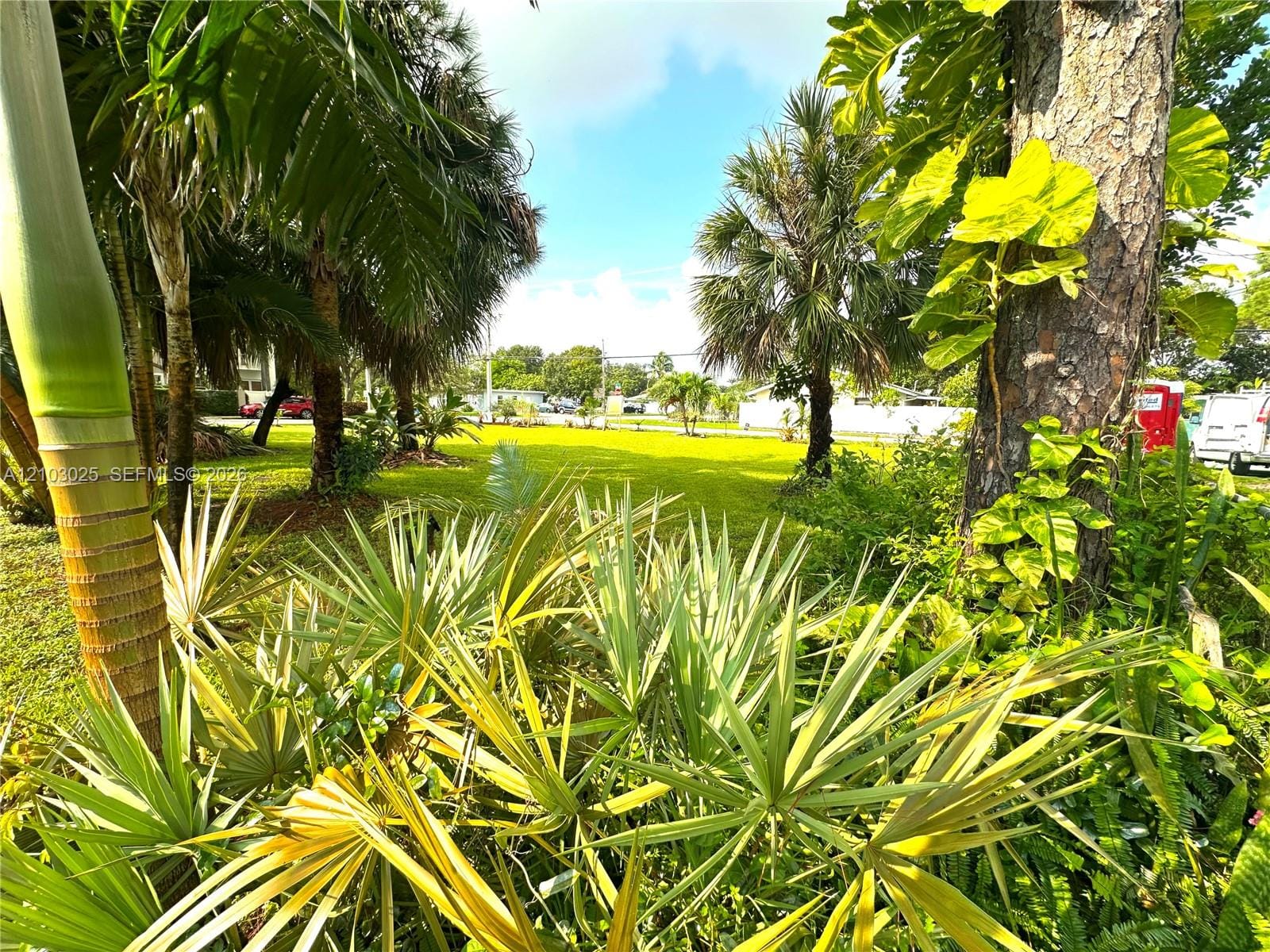 13 NE Ave 34th Court, Oakland Park, FL 33334 photo 2