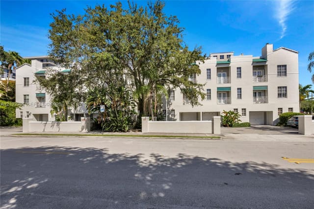5801 SW 74th Terrace 2, South Miami, FL 33143