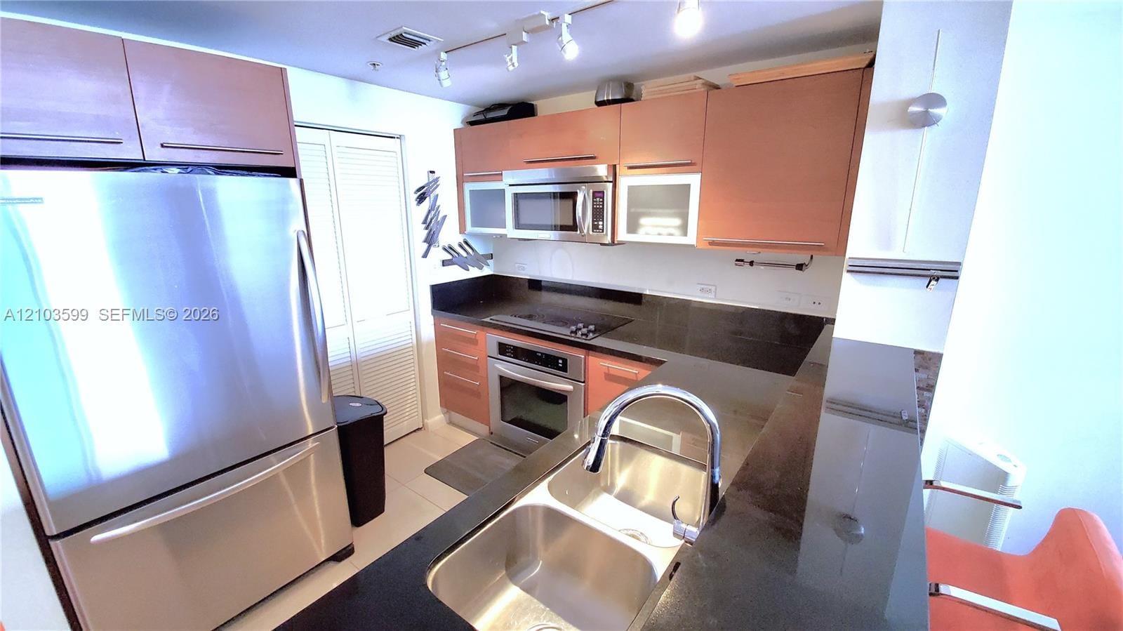 253 NE 2nd Street 1809, Miami, FL 33132 photo 7