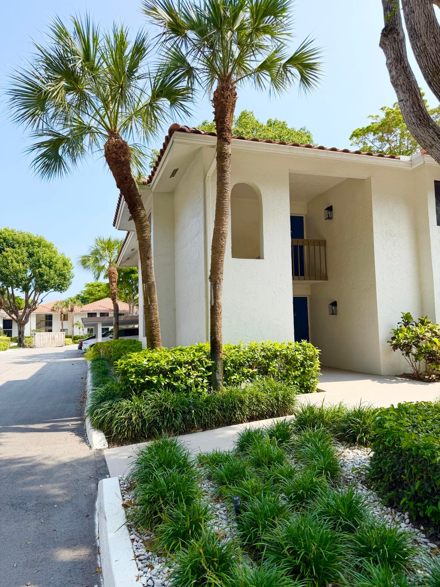 40 Pelican Pointe Drive 205 — photo 6