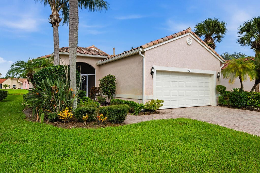 392 NW BREEZY POINT Loop, Port St. Lucie, FL 34986 photo 2