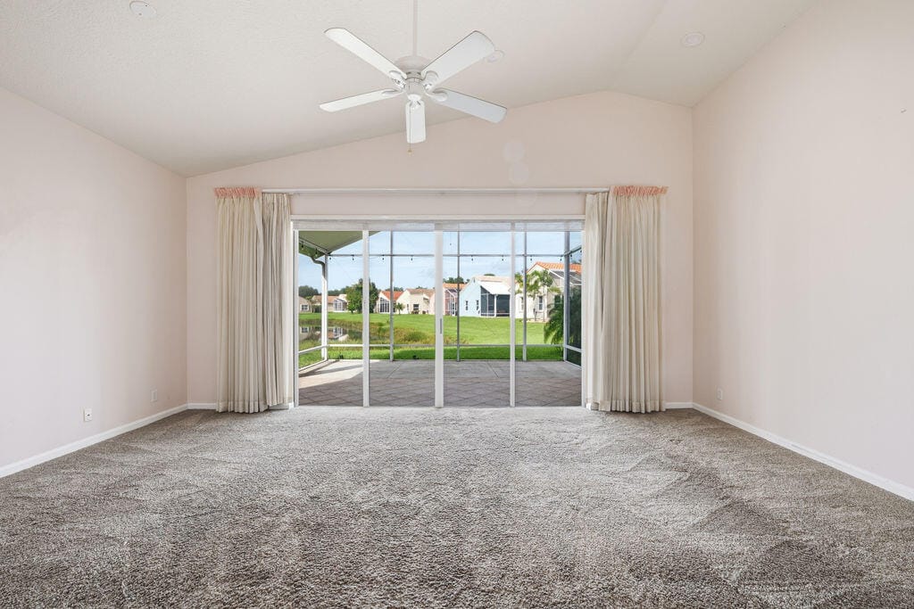 392 NW BREEZY POINT Loop, Port St. Lucie, FL 34986 photo 11