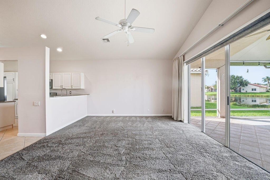 392 NW BREEZY POINT Loop, Port St. Lucie, FL 34986 photo 12