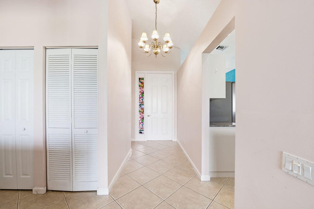 392 NW BREEZY POINT Loop, Port St. Lucie, FL 34986 photo 14