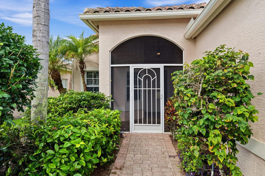 392 NW BREEZY POINT Loop, Port St. Lucie, FL 34986 photo 4