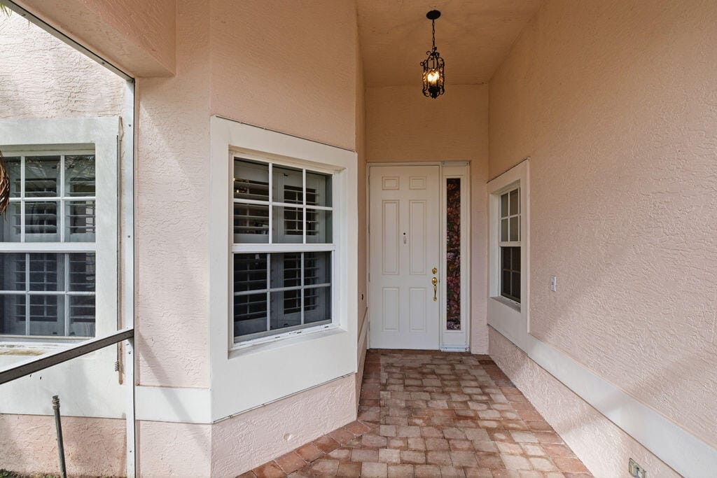 392 NW BREEZY POINT Loop, Port St. Lucie, FL 34986 photo 5