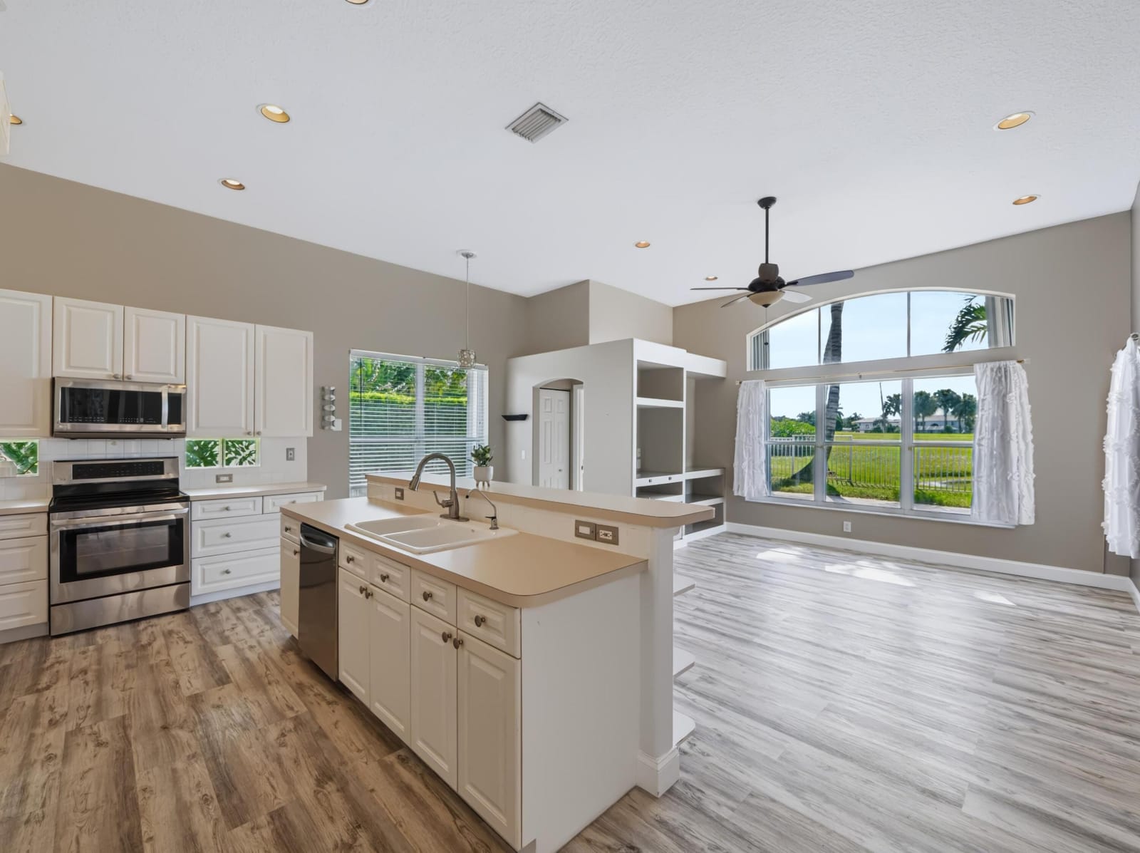 5574 Bermuda Dunes Circle — photo 12