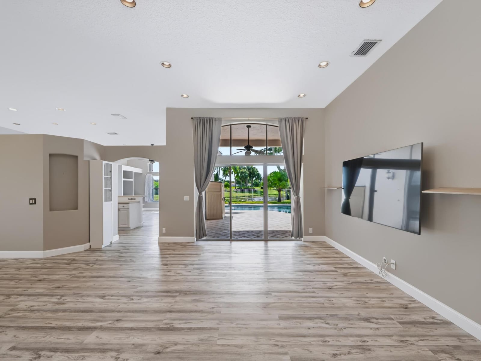 5574 Bermuda Dunes Circle — photo 8