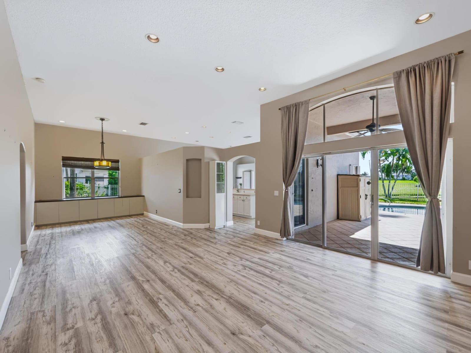 5574 Bermuda Dunes Circle — photo 9