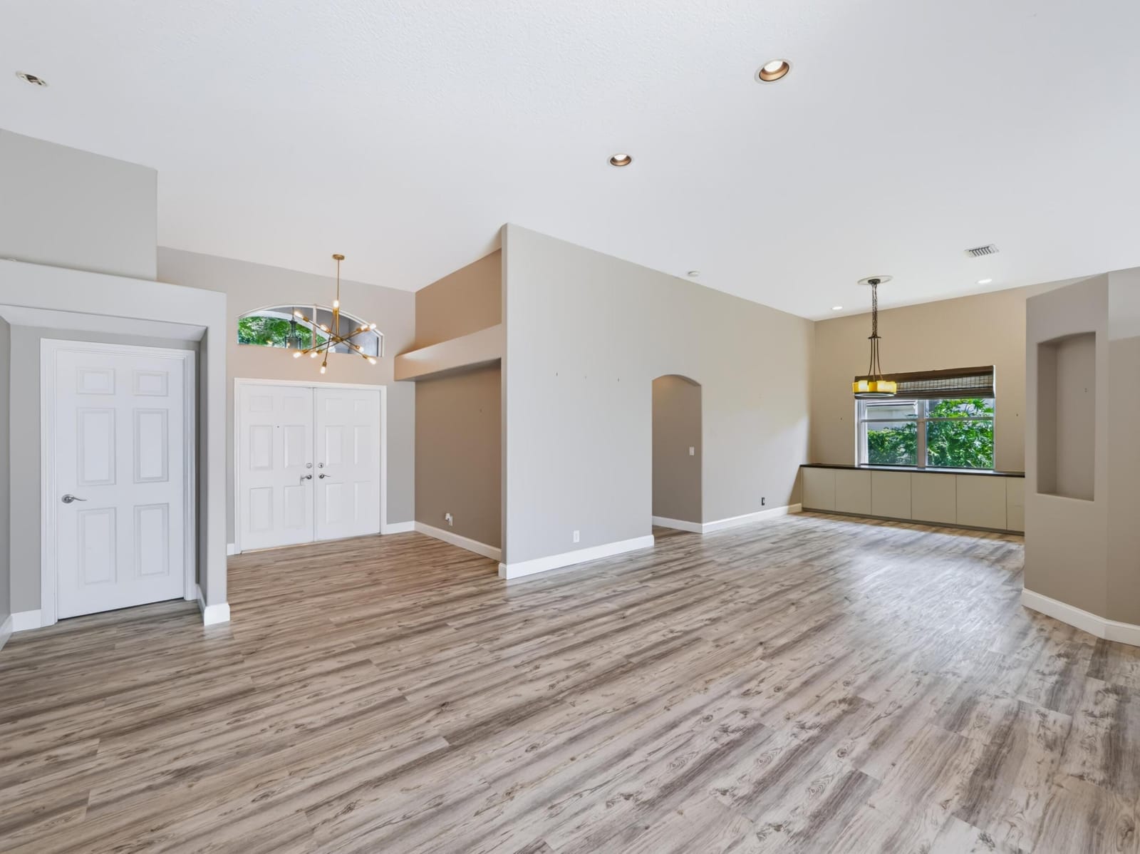 5574 Bermuda Dunes Circle — photo 10