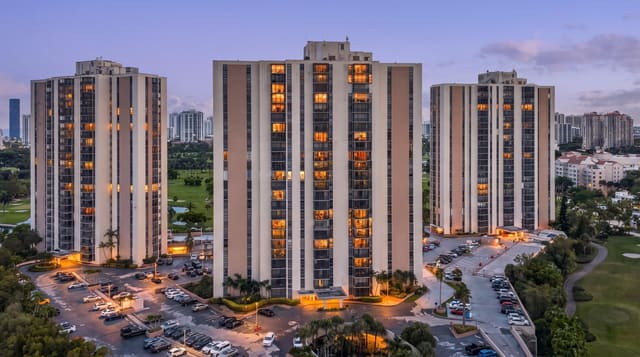20301 W COUNTRY CLUB Drive 523, Aventura, FL 33180