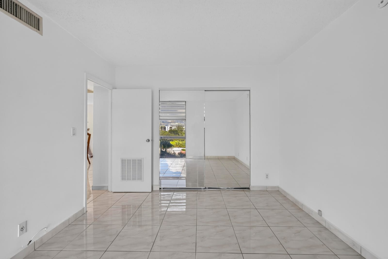 20301 W COUNTRY CLUB Drive 523 — photo 6