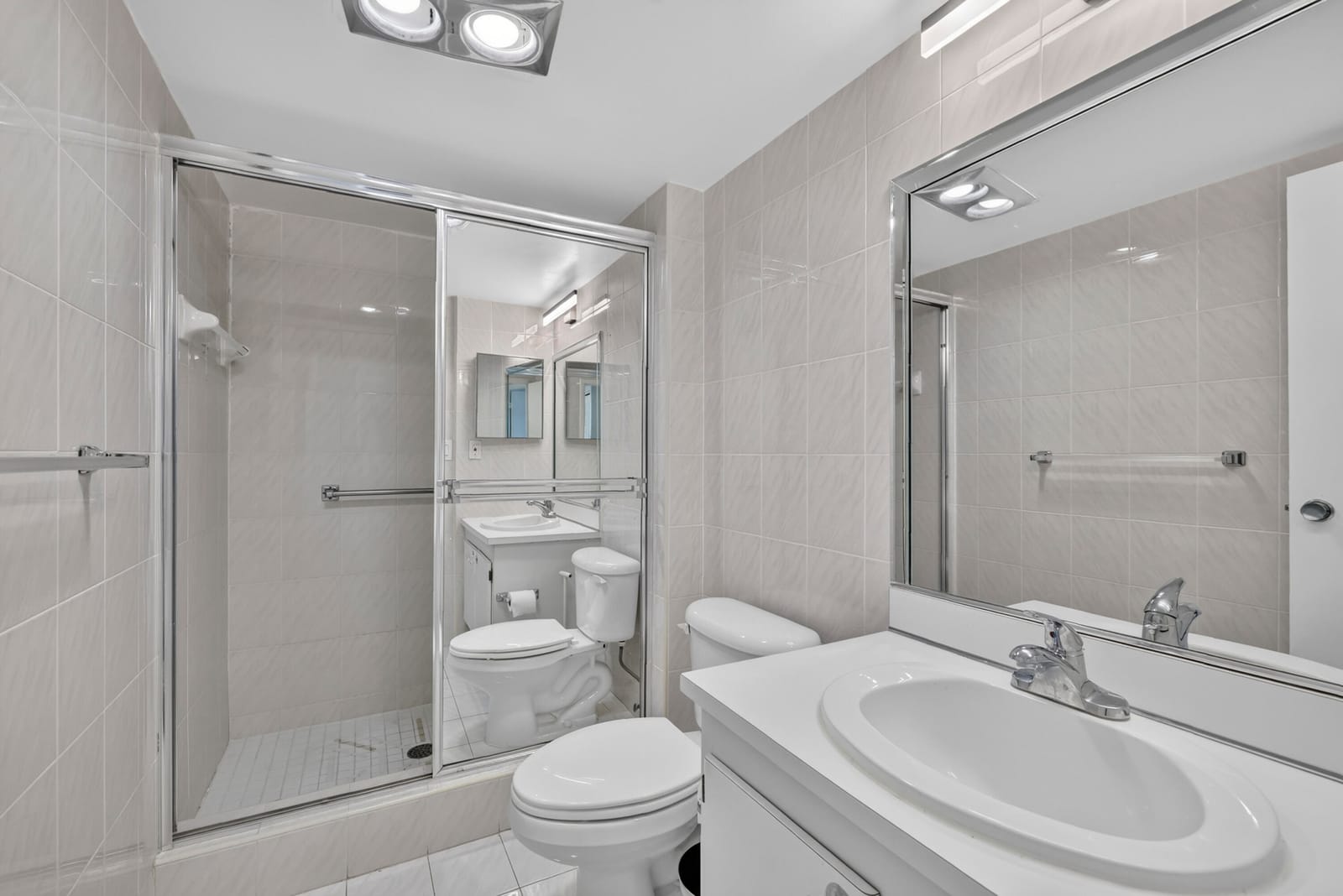 20301 W COUNTRY CLUB Drive 523 — photo 8