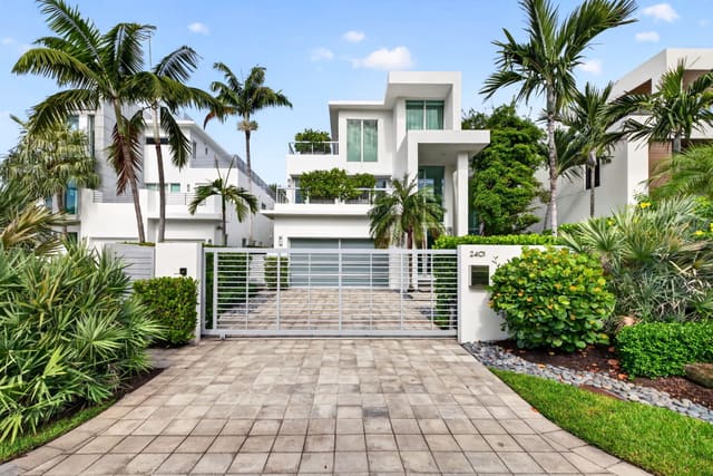 2401 N ATLANTIC Boulevard, Fort Lauderdale, FL 33305