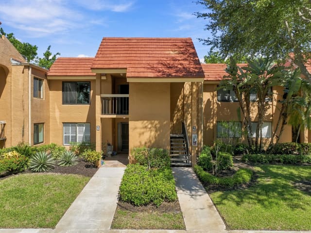 11172 GREEN LAKE Drive 203, Boynton Beach, FL 33437