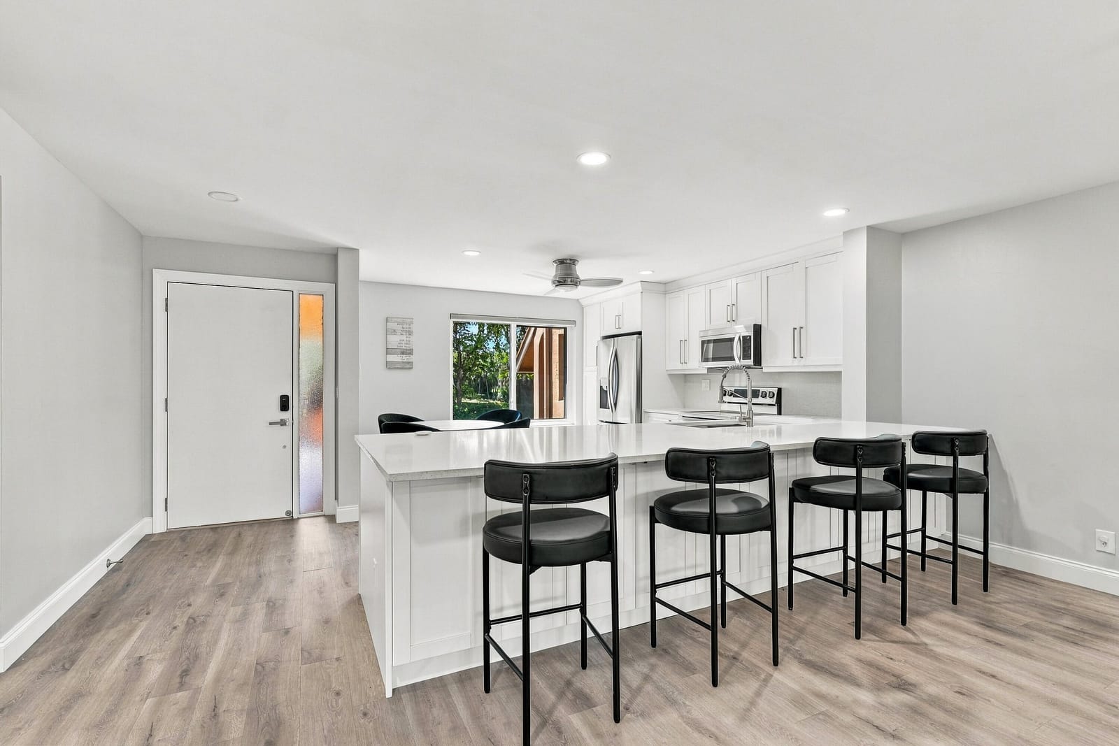 11172 GREEN LAKE Drive 203 — photo 4