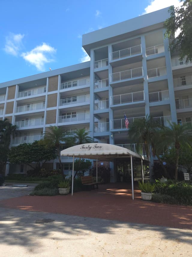 3150 N Course Lane 409, Pompano Beach, FL 33069
