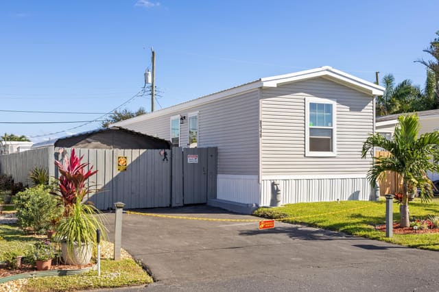 8948 Oak Street, Boynton Beach, FL 33436