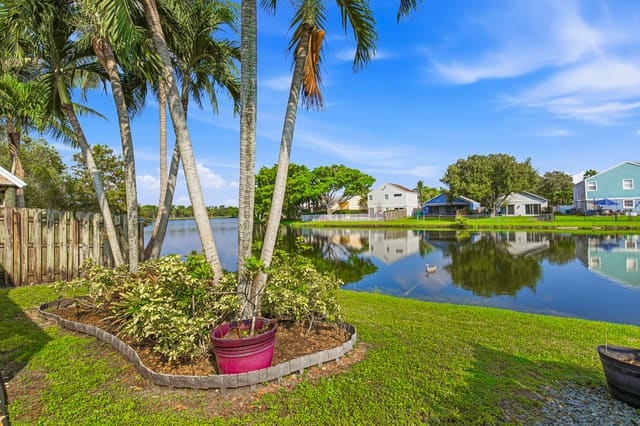 501 Lakeside Circle, Sunrise, FL 33326