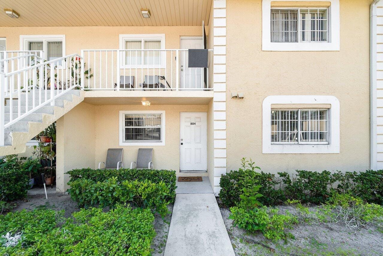 2 bedroom home for sale at 804 PALM BEACH TRACE, Royal Palm Beach, FL 33411 — $2,200