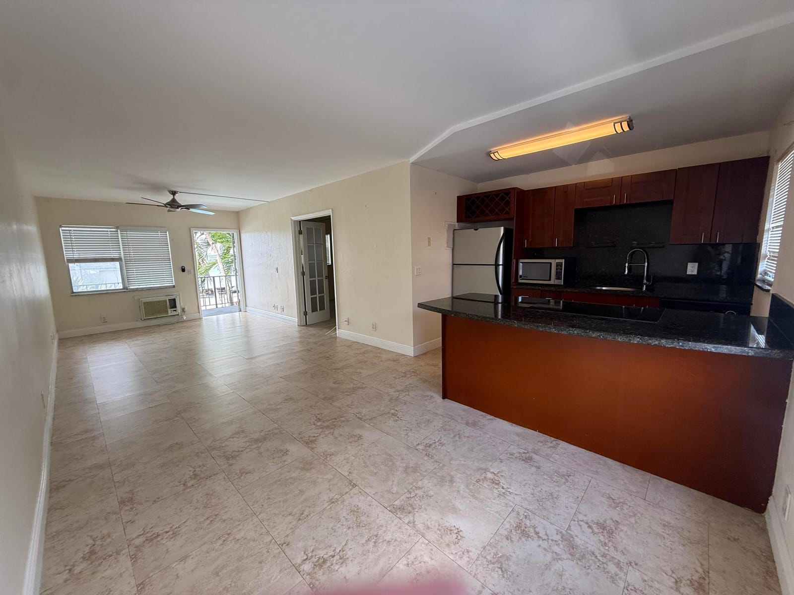 1100 NE 9TH Avenue 202 — photo 2