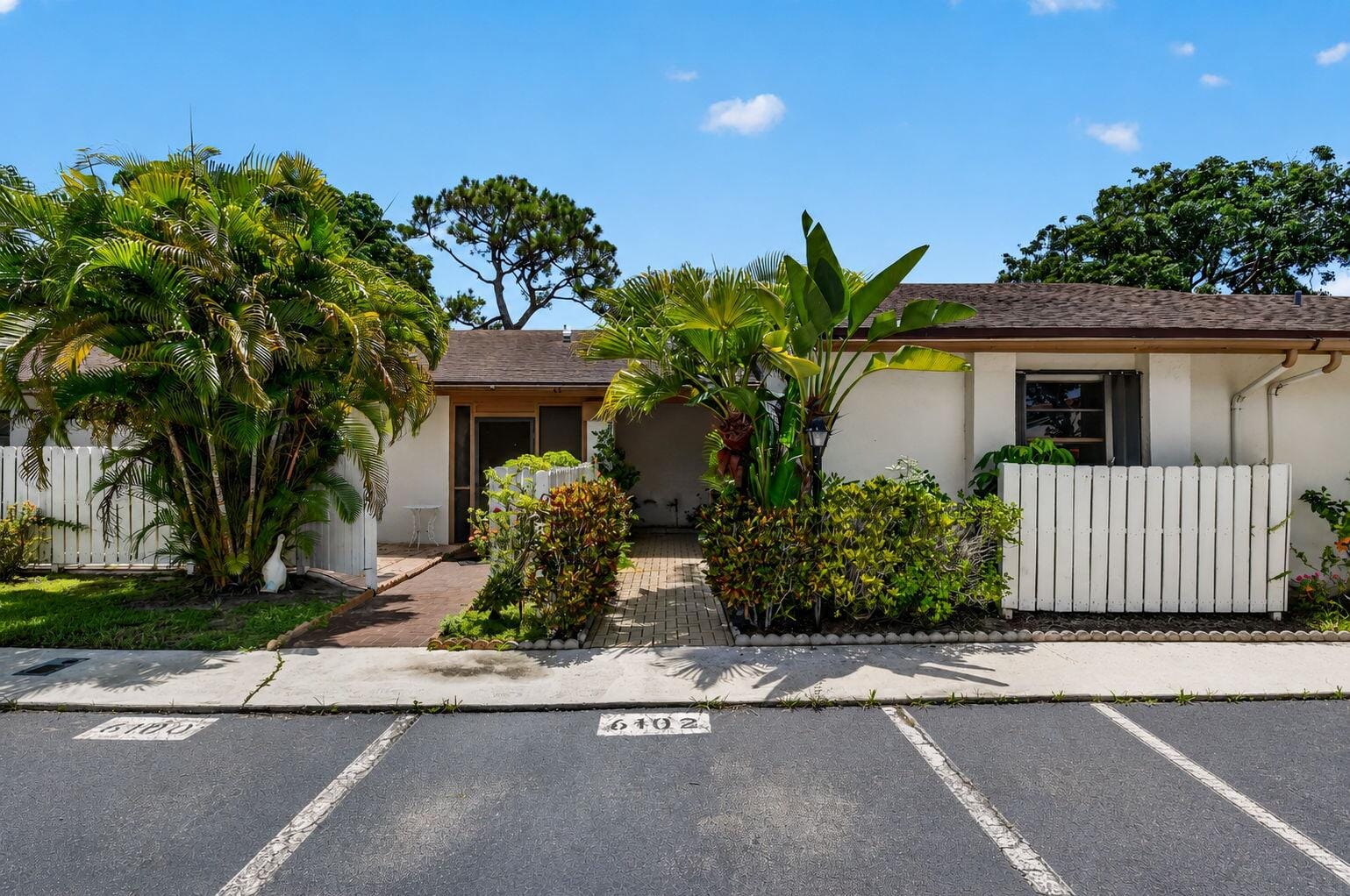 6102 WOODLAKE Boulevard — photo 2
